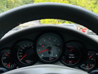 Porsche Panamera 4.8 V8 S PDK Euro 5 (s/s) 5dr