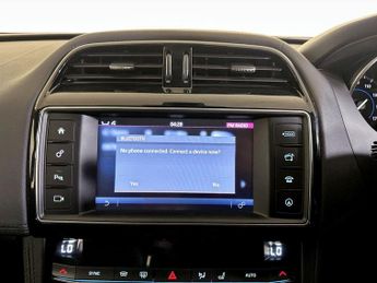 Jaguar F-PACE 2.0 P300 Portfolio Auto AWD Euro 6 (s/s) 5dr