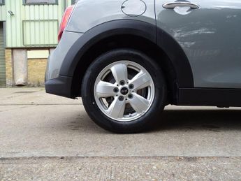 MINI Hatch 1.5 Cooper Classic Steptronic Euro 6 (s/s) 5dr