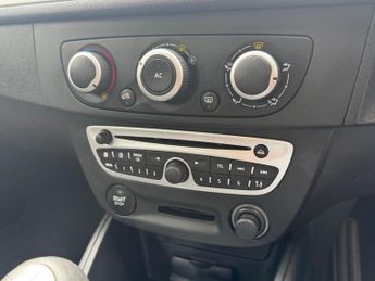 Renault Megane 1.6 16V Dynamique TomTom Euro 5 5dr