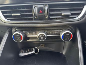 Alfa Romeo Giulia 2.0T Giulia Auto Euro 6 (s/s) 4dr