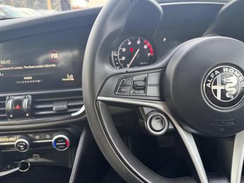 Alfa Romeo Giulia 2.0T Giulia Auto Euro 6 (s/s) 4dr