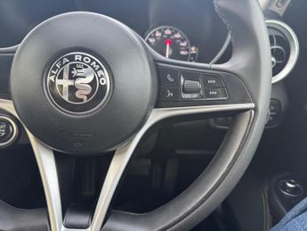 Alfa Romeo Giulia 2.0T Giulia Auto Euro 6 (s/s) 4dr