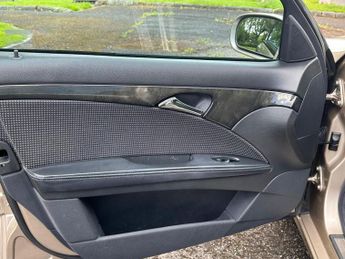 Mercedes-Benz E Class 2.6 E240 Avantgarde 4dr