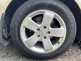 Mercedes-Benz E Class 2.6 E240 Avantgarde 4dr