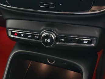 Volvo XC40 1.5 T3 R-Design Auto Euro 6 (s/s) 5dr