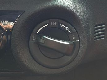 Toyota Hilux 2.8 D-4D Invincible Auto 4WD Euro 6 (s/s) 4dr