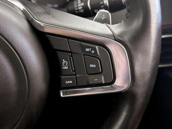 Jaguar XE 2.0i GPF R-Sport Auto Euro 6 (s/s) 4dr