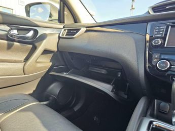 Nissan Qashqai 1.2 DIG-T Tekna XTRON 2WD Euro 6 (s/s) 5dr