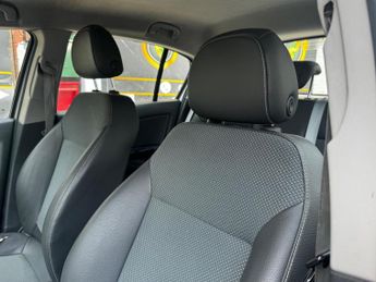 Vauxhall Corsa 1.4i 16v Design 5dr (a/c)