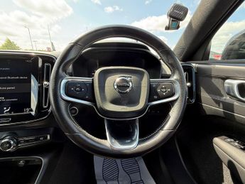 Volvo XC40 1.5h T4 Recharge 10.7kWh R-Design Auto Euro 6 (s/s) 5dr