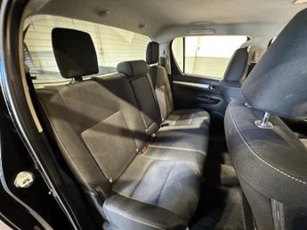 Toyota Hilux 2.4 D-4D Invincible Auto 4WD Euro 6 (s/s) 4dr