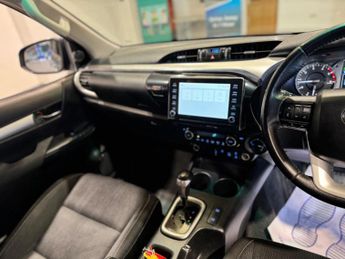 Toyota Hilux 2.4 D-4D Invincible Auto 4WD Euro 6 (s/s) 4dr