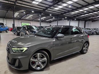 Audi A1 2.0 TFSI 40 S line Competition Sportback S Tronic Euro 6 (s/s) 5