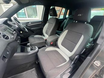 Volkswagen Tiguan 2.0 TDI BlueMotion Tech R-Line DSG 4WD Euro 5 (s/s) 5dr