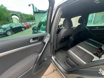 Volkswagen Tiguan 2.0 TDI BlueMotion Tech R-Line DSG 4WD Euro 5 (s/s) 5dr