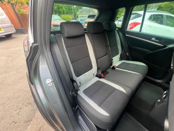 Volkswagen Tiguan 2.0 TDI BlueMotion Tech R-Line DSG 4WD Euro 5 (s/s) 5dr
