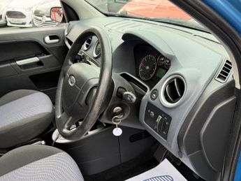 Ford Fusion 1.6 Zetec 5dr
