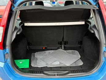 Ford Fusion 1.6 Zetec 5dr