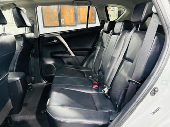 Toyota RAV4 2.2 D-CAT Invincible Auto 4WD Euro 5 5dr