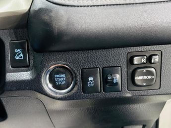 Toyota RAV4 2.2 D-CAT Invincible Auto 4WD Euro 5 5dr