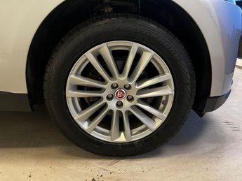 Jaguar F-PACE 2.0 D180 Portfolio Auto AWD Euro 6 (s/s) 5dr