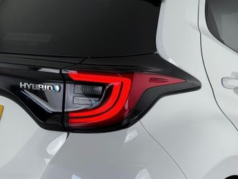 Toyota Yaris 1.5 VVT-h Design E-CVT Euro 6 (s/s) 5dr