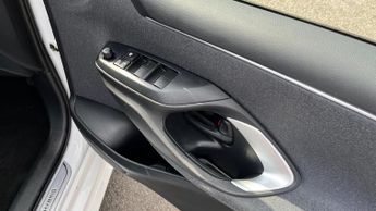 Toyota Yaris 1.5 VVT-h Design E-CVT Euro 6 (s/s) 5dr