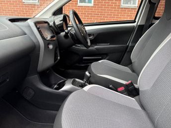 Toyota AYGO 1.0 VVT-i x-trend x-shift Euro 6 5dr (Safety Sense)