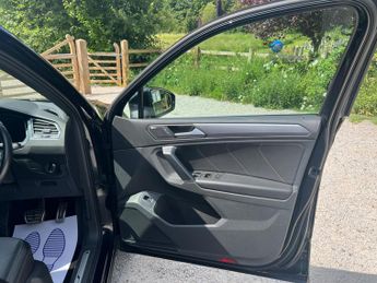 Volkswagen Tiguan 2.0 TDI R-Line DSG 4Motion Euro 6 (s/s) 5dr