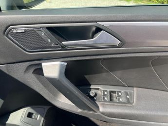Volkswagen Tiguan 2.0 TDI R-Line DSG 4Motion Euro 6 (s/s) 5dr