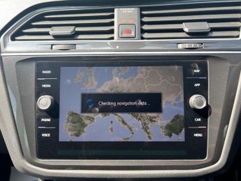 Volkswagen Tiguan 2.0 TDI R-Line DSG 4Motion Euro 6 (s/s) 5dr