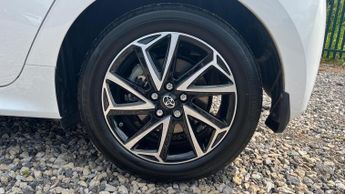 Toyota Yaris 1.5 VVT-h Design E-CVT Euro 6 (s/s) 5dr