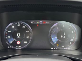 Volvo XC40 2.0 T4 R-Design Auto AWD Euro 6 (s/s) 5dr