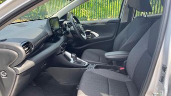 Toyota Yaris 1.5 VVT-h Design E-CVT Euro 6 (s/s) 5dr