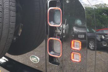 Land Rover Defender 110 3.0 D250 MHEV SE Auto 4WD Euro 6 (s/s) 5dr