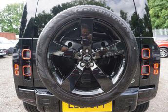 Land Rover Defender 110 3.0 D250 MHEV SE Auto 4WD Euro 6 (s/s) 5dr