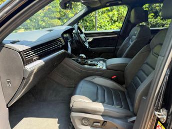 Volkswagen Touareg 3.0 TDI V6 Black Edition Tiptronic 4Motion Euro 6 (s/s) 5dr
