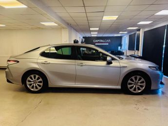 Toyota Camry 2.5 VVT-h Design CVT Euro 6 (s/s) 4dr