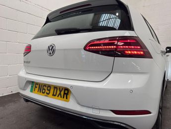 Volkswagen e-Golf 35.8kWh e-Golf Auto 5dr