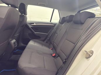 Volkswagen e-Golf 35.8kWh e-Golf Auto 5dr