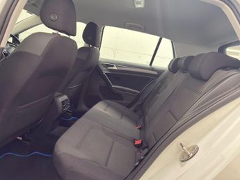 Volkswagen e-Golf 35.8kWh e-Golf Auto 5dr