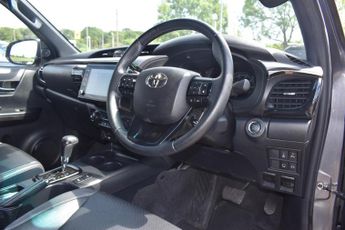 Toyota Hilux 2.8 D-4D Invincible X Auto 4WD Euro 6 (s/s) 4dr