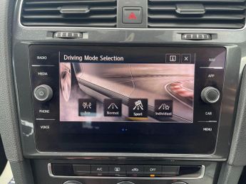 Volkswagen Golf 1.6 TDI SE Nav DSG Euro 6 (s/s) 5dr