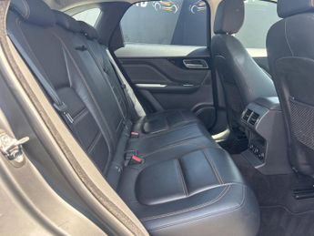 Jaguar F-PACE 2.0 D180 Prestige Auto AWD Euro 6 (s/s) 5dr