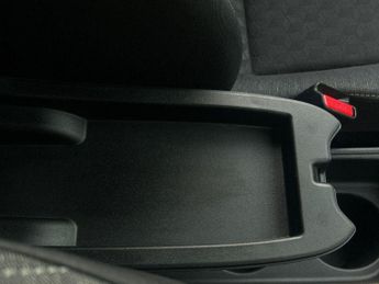 Toyota Yaris 1.5 VVT-h Design E-CVT Euro 6 (s/s) 5dr