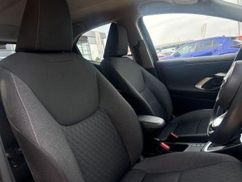 Toyota Yaris 1.5 VVT-h Design E-CVT Euro 6 (s/s) 5dr
