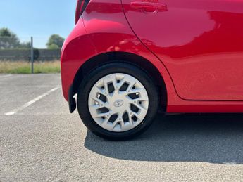 Toyota AYGO 1.0 VVT-i x-play x-shift Euro 6 5dr