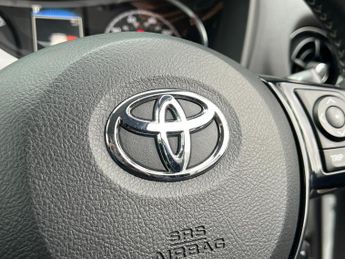 Toyota Yaris 1.5 VVT-h Design E-CVT Euro 6 (s/s) 5dr