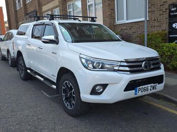 Toyota Hi Lux 2.4 D-4D Invincible 4WD Euro 6 4dr (TSS)